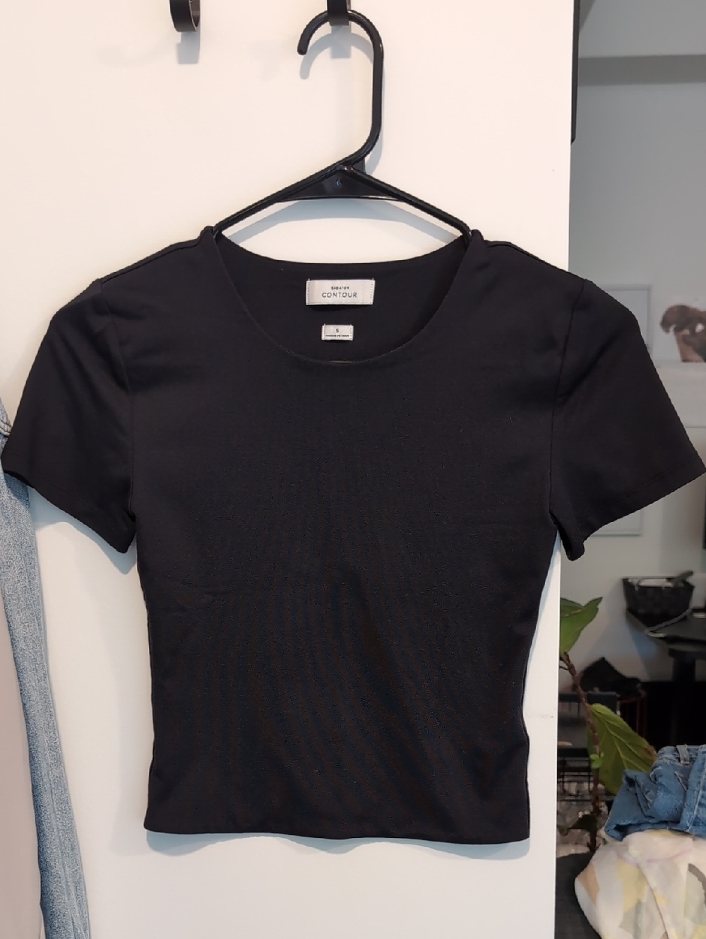 Babaton Black Short Sleeve Crop Crewneck Top